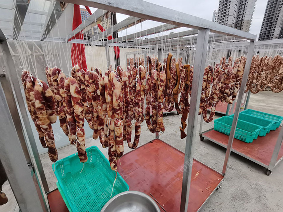 Sausage tray drying room